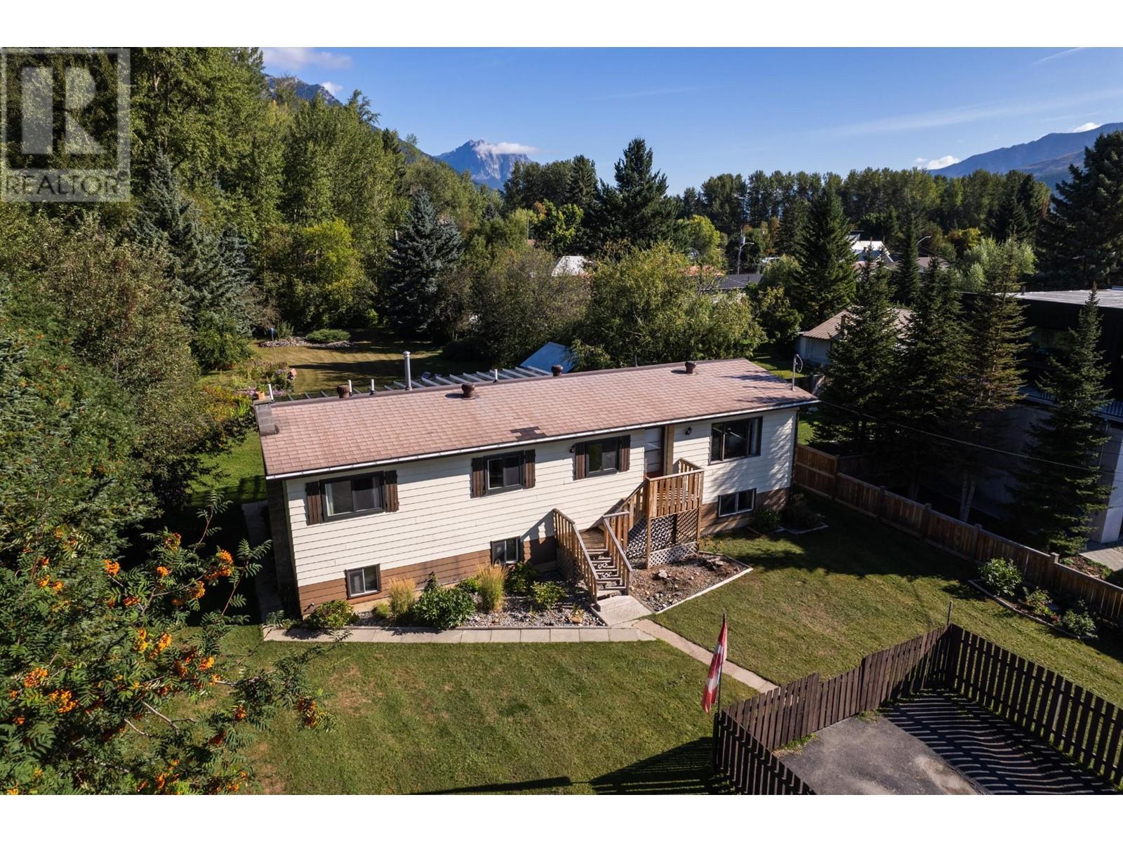 1269 Colclough Avenue, Fernie, British Columbia  V0B 1M1 - Photo 1 - 2479464