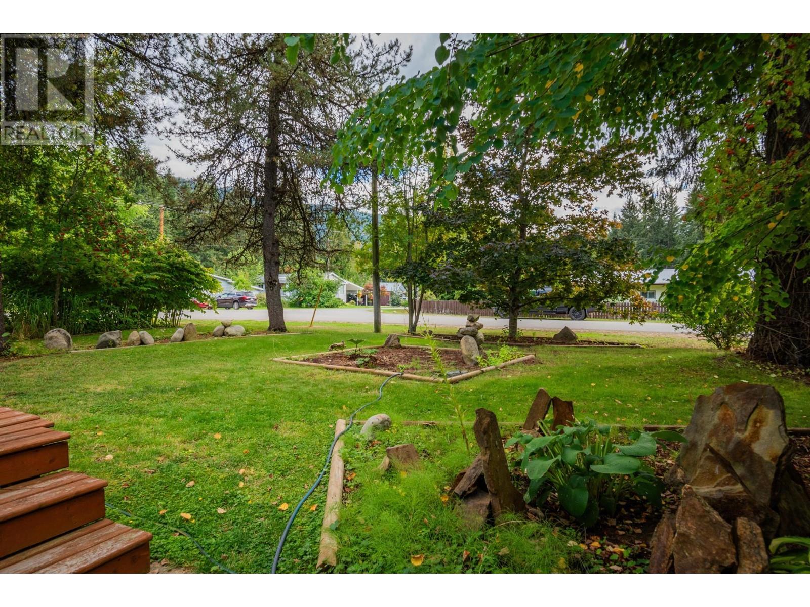 2709 FIR DRIVE South Slocan