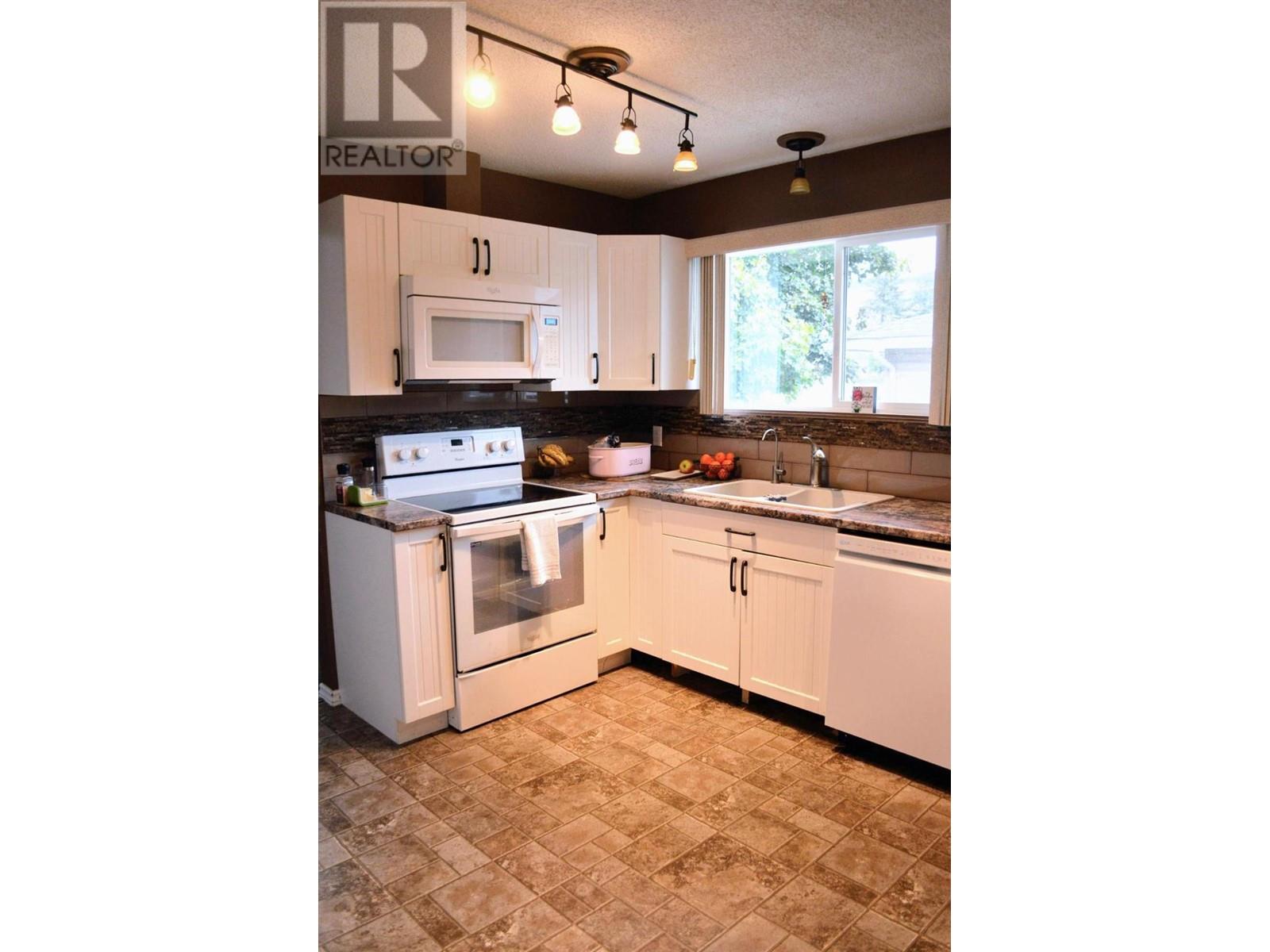 2181 72nd Avenue, Grand Forks, British Columbia  V0H 1H0 - Photo 13 - 2479970