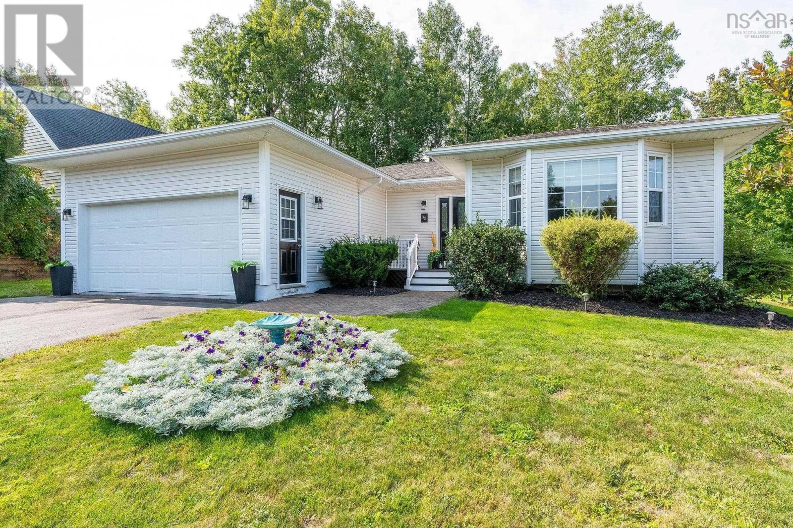 35 Dalhousie Avenue, Kentville, Nova Scotia  B4N 5E5 - Photo 1 - 202425264