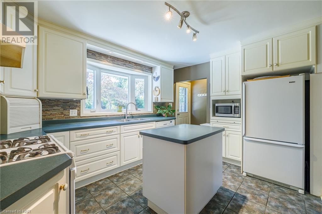 18 Alan Cr, Fonthill, Ontario  L0S 1E0 - Photo 13 - 40662525