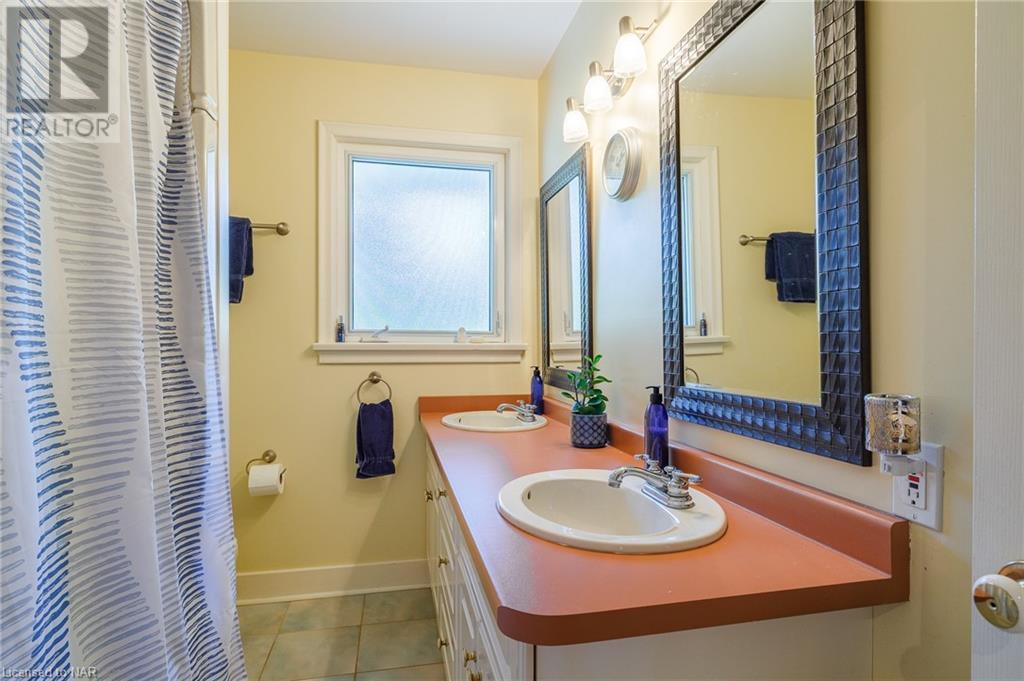 18 Alan Cr, Fonthill, Ontario  L0S 1E0 - Photo 22 - 40662525