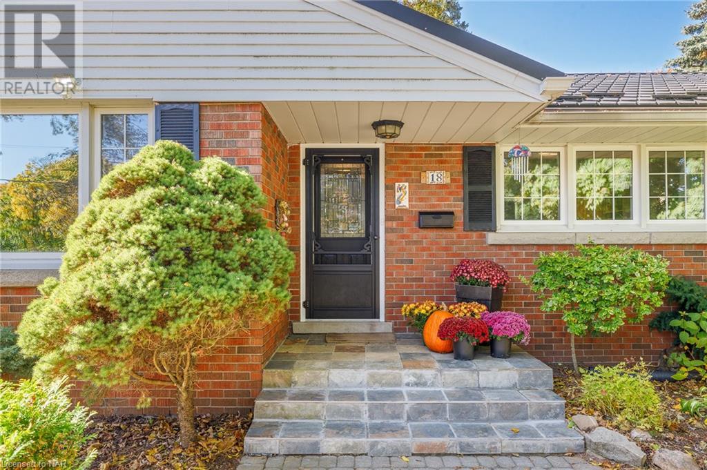 18 Alan Cr, Fonthill, Ontario  L0S 1E0 - Photo 4 - 40662525