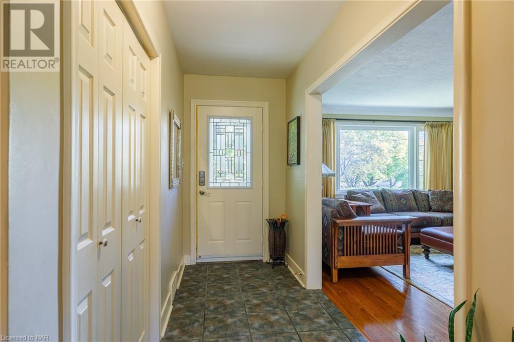 18 Alan Cr, Fonthill, Ontario  L0S 1E0 - Photo 6 - 40662525