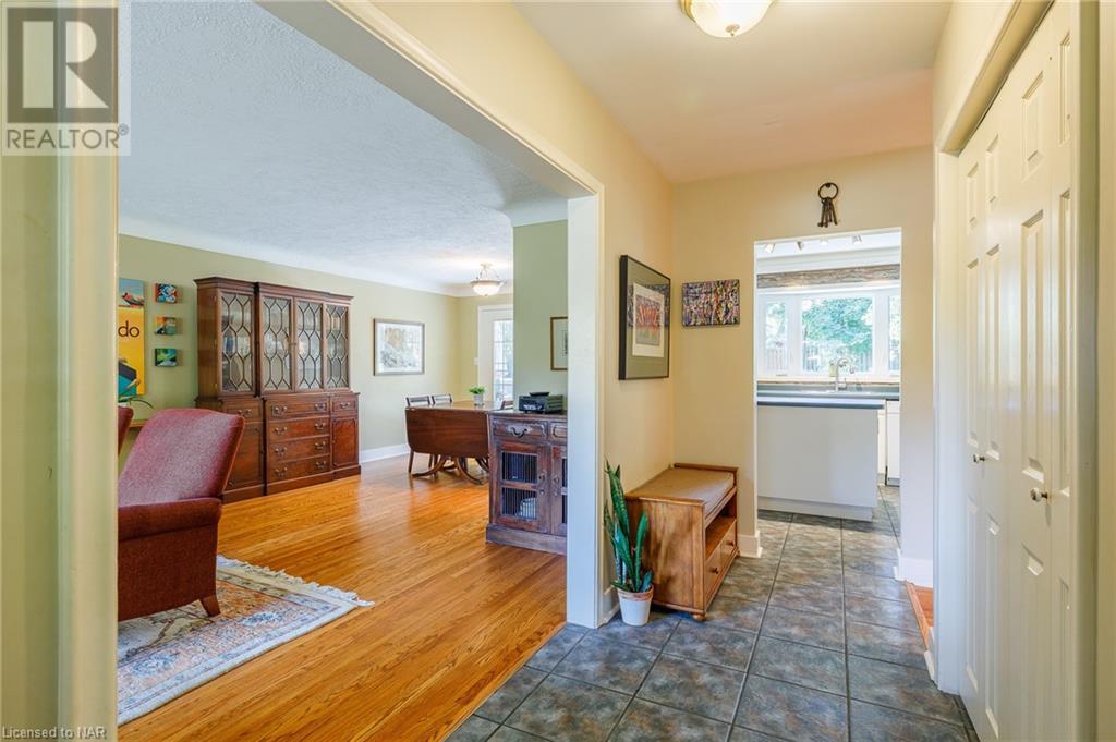 18 Alan Cr, Fonthill, Ontario  L0S 1E0 - Photo 7 - 40662525
