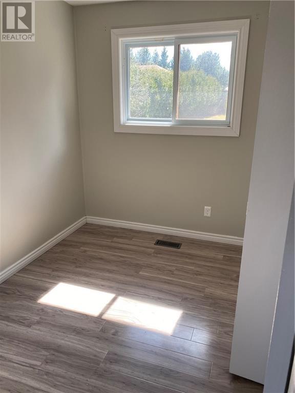 1352 Pembroke Street, Laurentian Valley, Ontario  K8A 7A3 - Photo 9 - X9504305