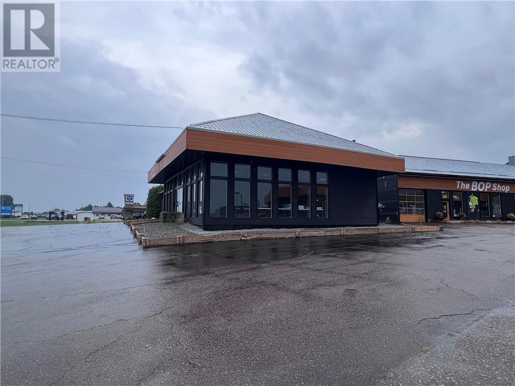 1352 Pembroke Street, Laurentian Valley, Ontario  K8A 7A3 - Photo 1 - X9504305