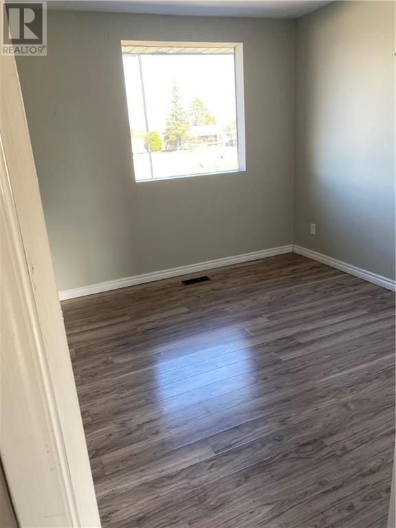 1352 Pembroke Street, Laurentian Valley, Ontario  K8A 7A3 - Photo 8 - X9504305