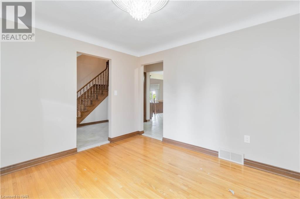 729 South Pelham Road, Welland, Ontario  L3C 3C9 - Photo 11 - 40659672