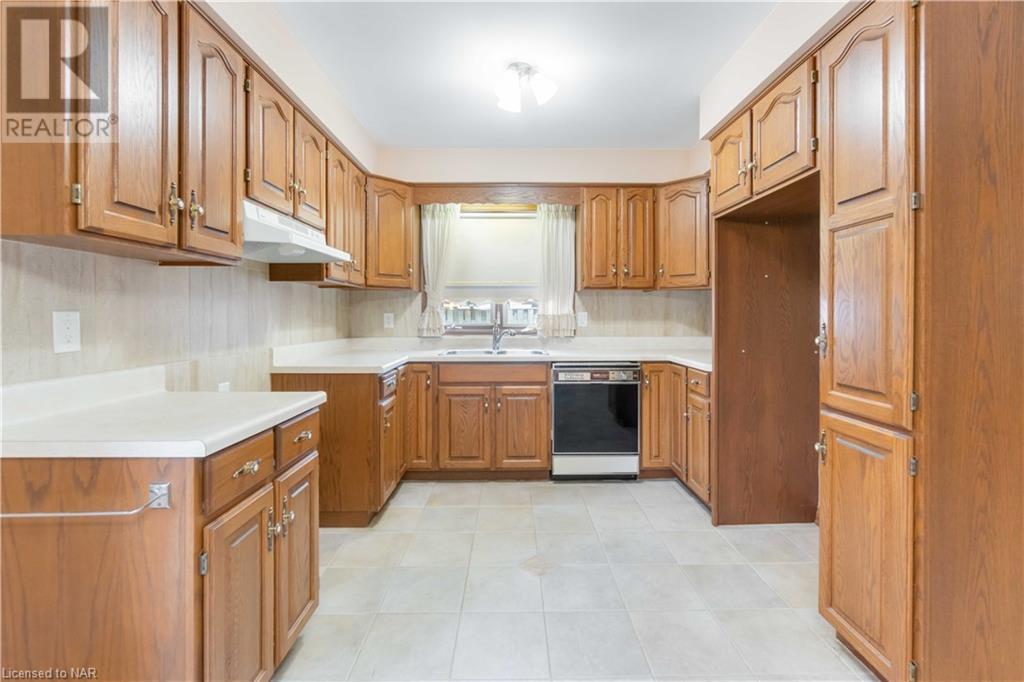 729 South Pelham Road, Welland, Ontario  L3C 3C9 - Photo 12 - 40659672