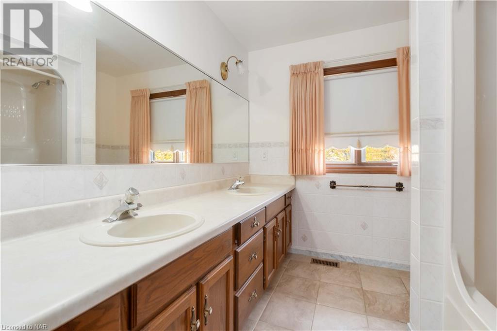 729 South Pelham Road, Welland, Ontario  L3C 3C9 - Photo 23 - 40659672