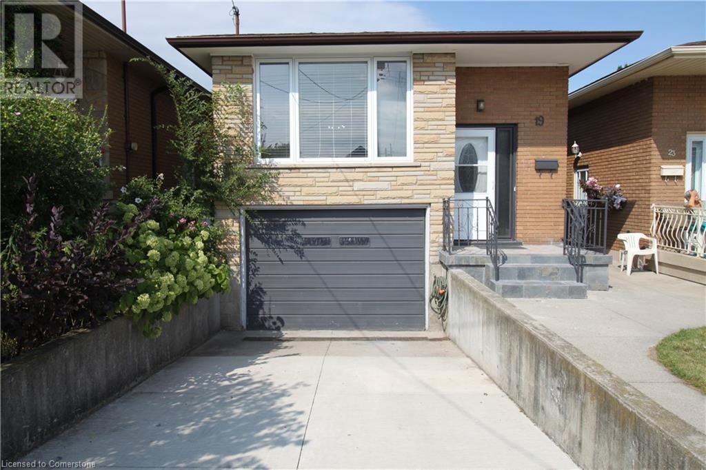 19 Delena Avenue N, Hamilton, Ontario  L8H 6B5 - Photo 2 - XH4206231