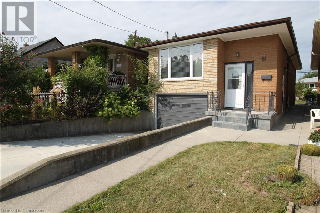 19 Delena Avenue N, Hamilton, Ontario  L8H 6B5 - Photo 3 - XH4206231
