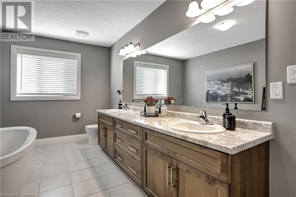 917 Deer Creek Court, Kitchener, Ontario  N2A 0J1 - Photo 24 - 40666746