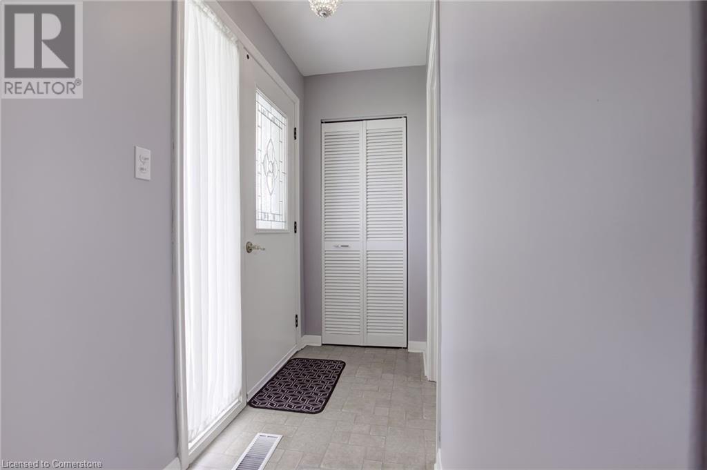 247 Fernwood Crescent, Hamilton, Ontario  L8T 3L7 - Photo 4 - 40668510