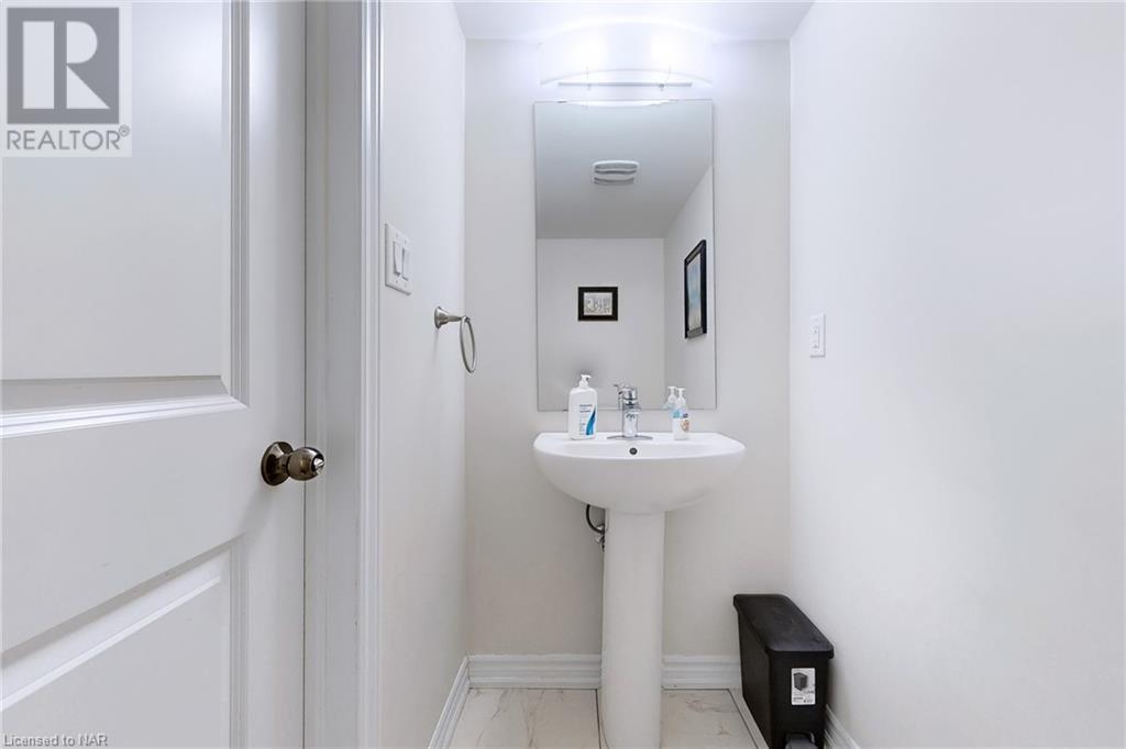 7784 White Pine Crescent Crescent, Niagara Falls, Ontario  L2H 3R5 - Photo 12 - 40668511