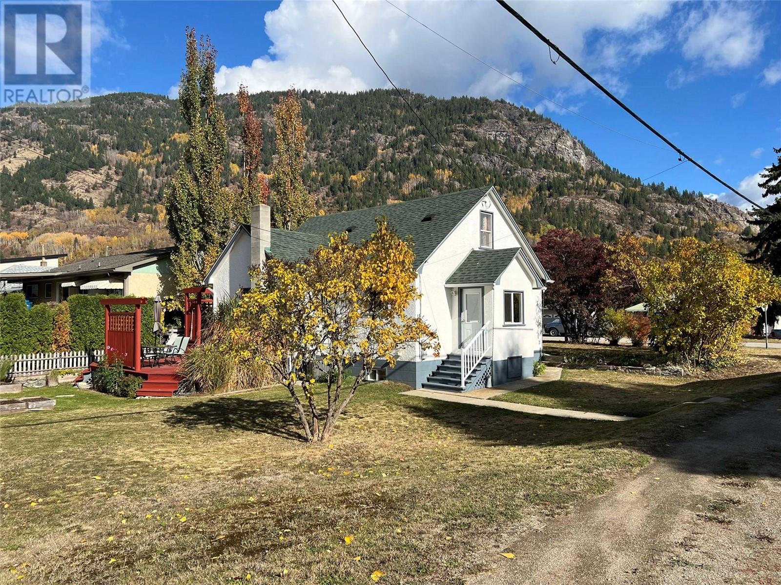 320 4th Avenue, Castlegar, British Columbia  V1N 1X3 - Photo 28 - 10326775