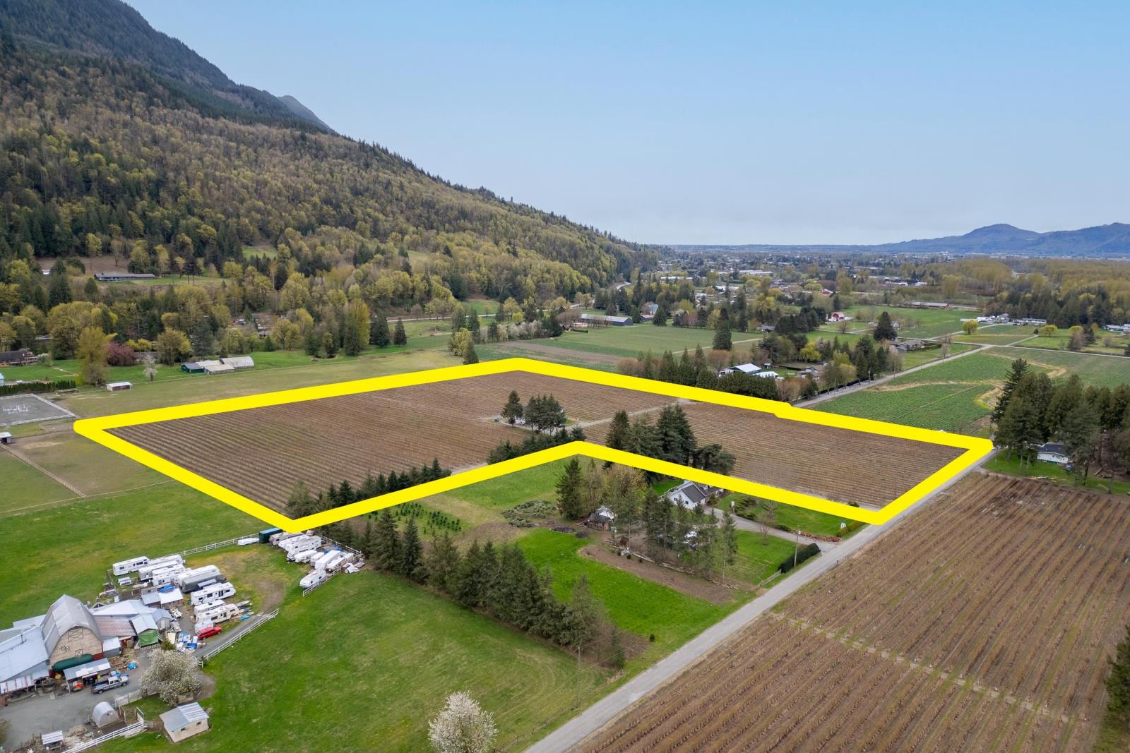 43830 Duncan Road, Yarrow, Chilliwack, British Columbia  V2R 4R2 - Photo 3 - R2938245