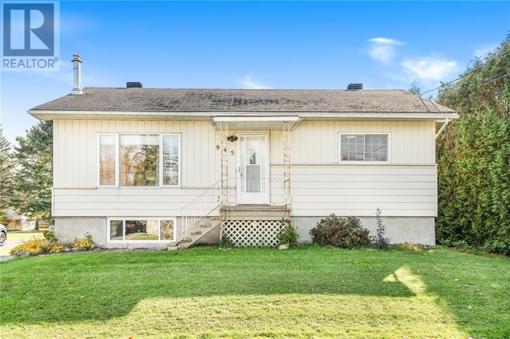 945 Queen Street, L'orignal, Ontario  K0B 1K0 - Photo 2 - 1417103