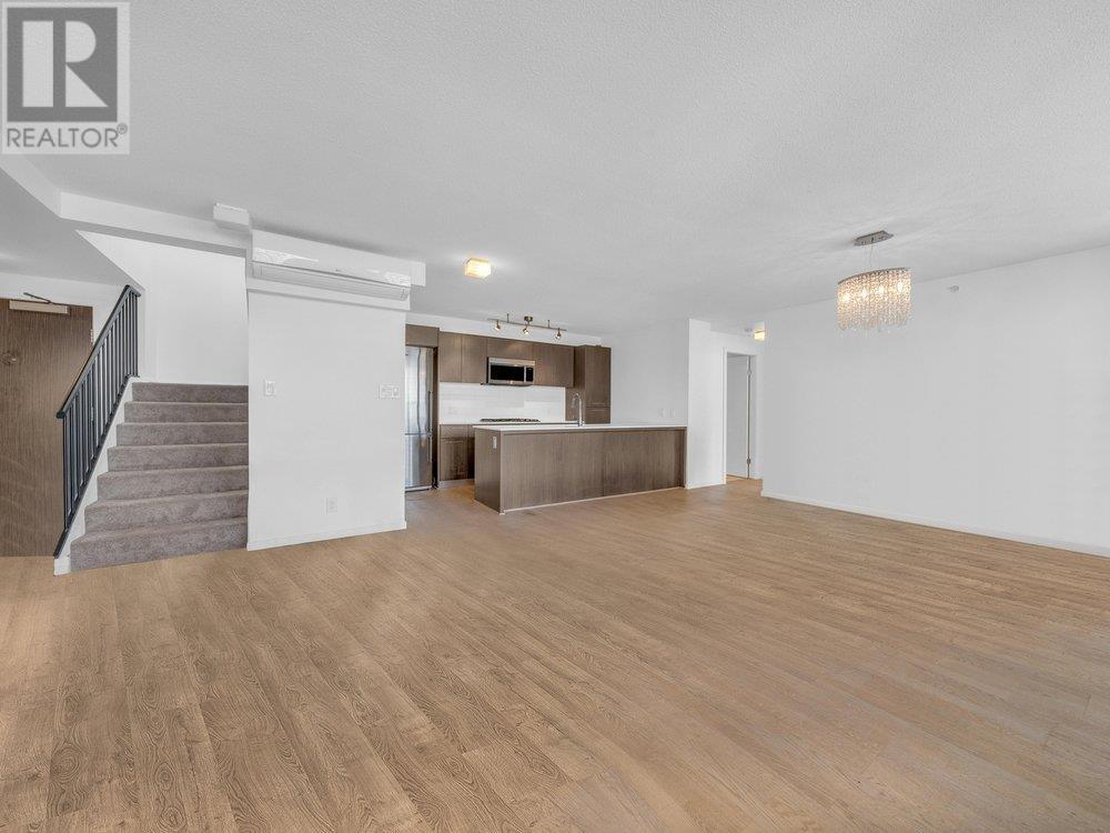 Listing Picture 3 of 20 : PH1 7979 FIRBRIDGE WAY, Richmond / 烈治文 - 魯藝地產 Yvonne Lu Group - MLS Medallion Club Member