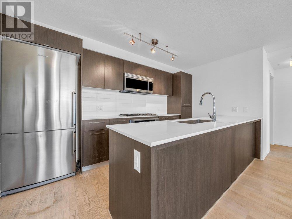 Listing Picture 7 of 20 : PH1 7979 FIRBRIDGE WAY, Richmond / 烈治文 - 魯藝地產 Yvonne Lu Group - MLS Medallion Club Member