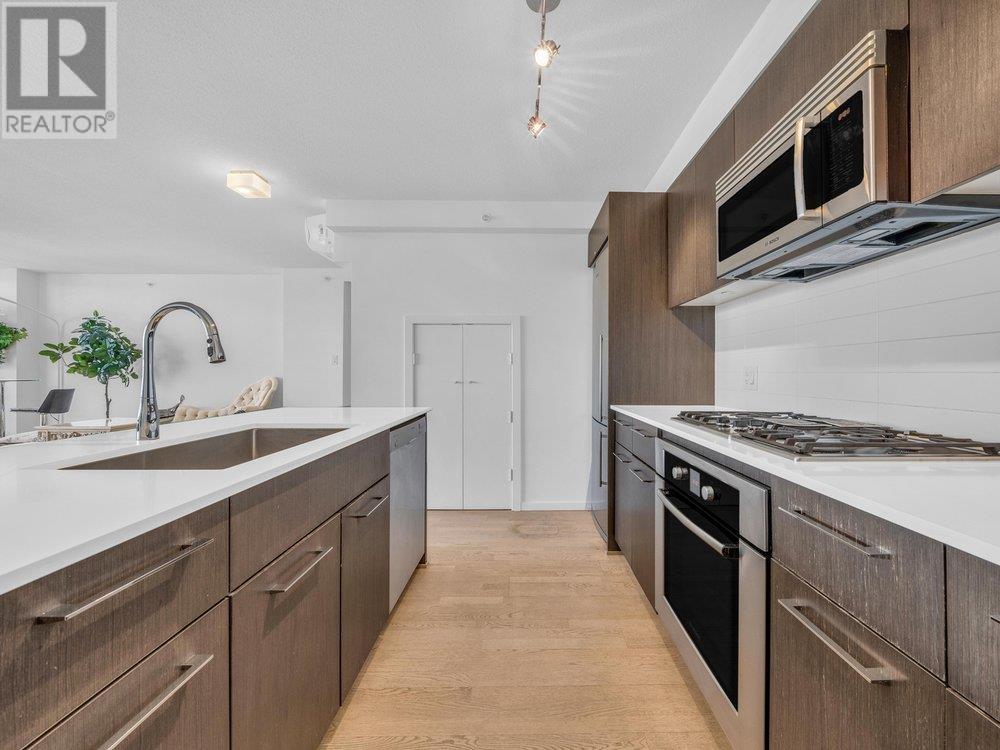 Listing Picture 8 of 20 : PH1 7979 FIRBRIDGE WAY, Richmond / 烈治文 - 魯藝地產 Yvonne Lu Group - MLS Medallion Club Member