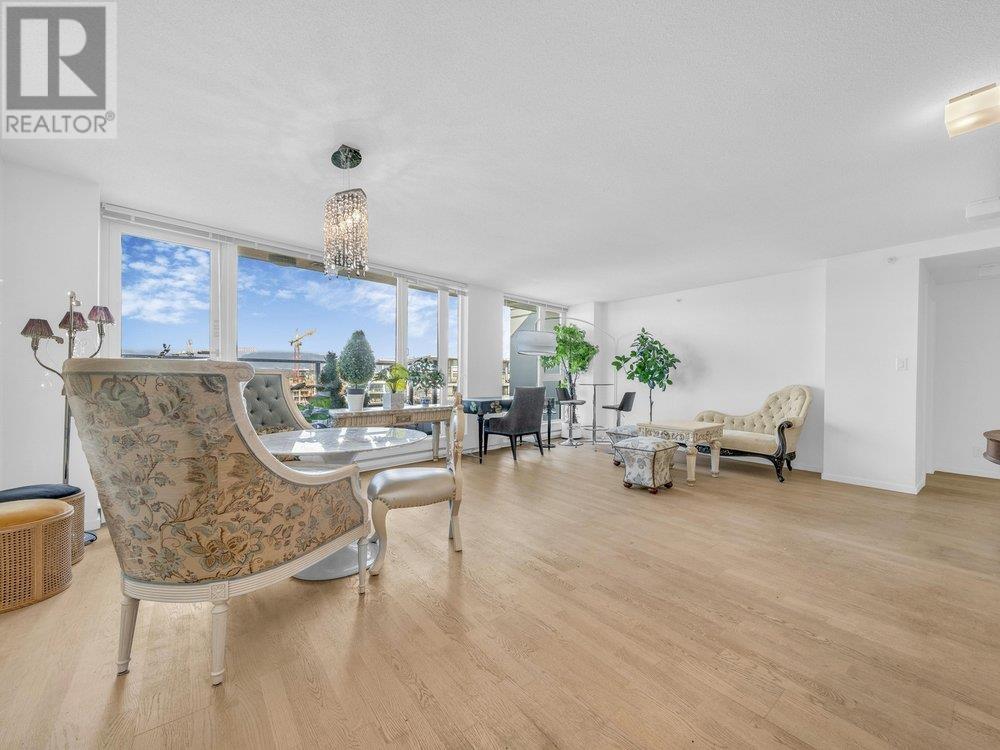 Listing Picture 5 of 20 : PH1 7979 FIRBRIDGE WAY, Richmond / 烈治文 - 魯藝地產 Yvonne Lu Group - MLS Medallion Club Member