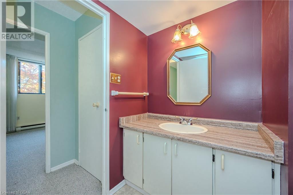 93 Westwood Road Unit# 402, Guelph, Ontario  N1H 7J7 - Photo 18 - 40667962