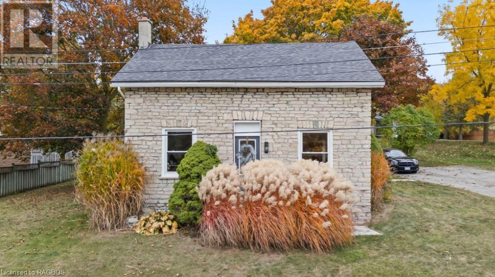 20 Shortt Street, Walkerton, Ontario  N0G 2V0 - Photo 2 - 40668810