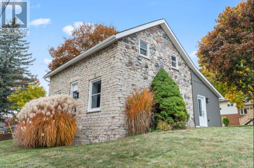 20 Shortt Street, Walkerton, Ontario  N0G 2V0 - Photo 5 - 40668810
