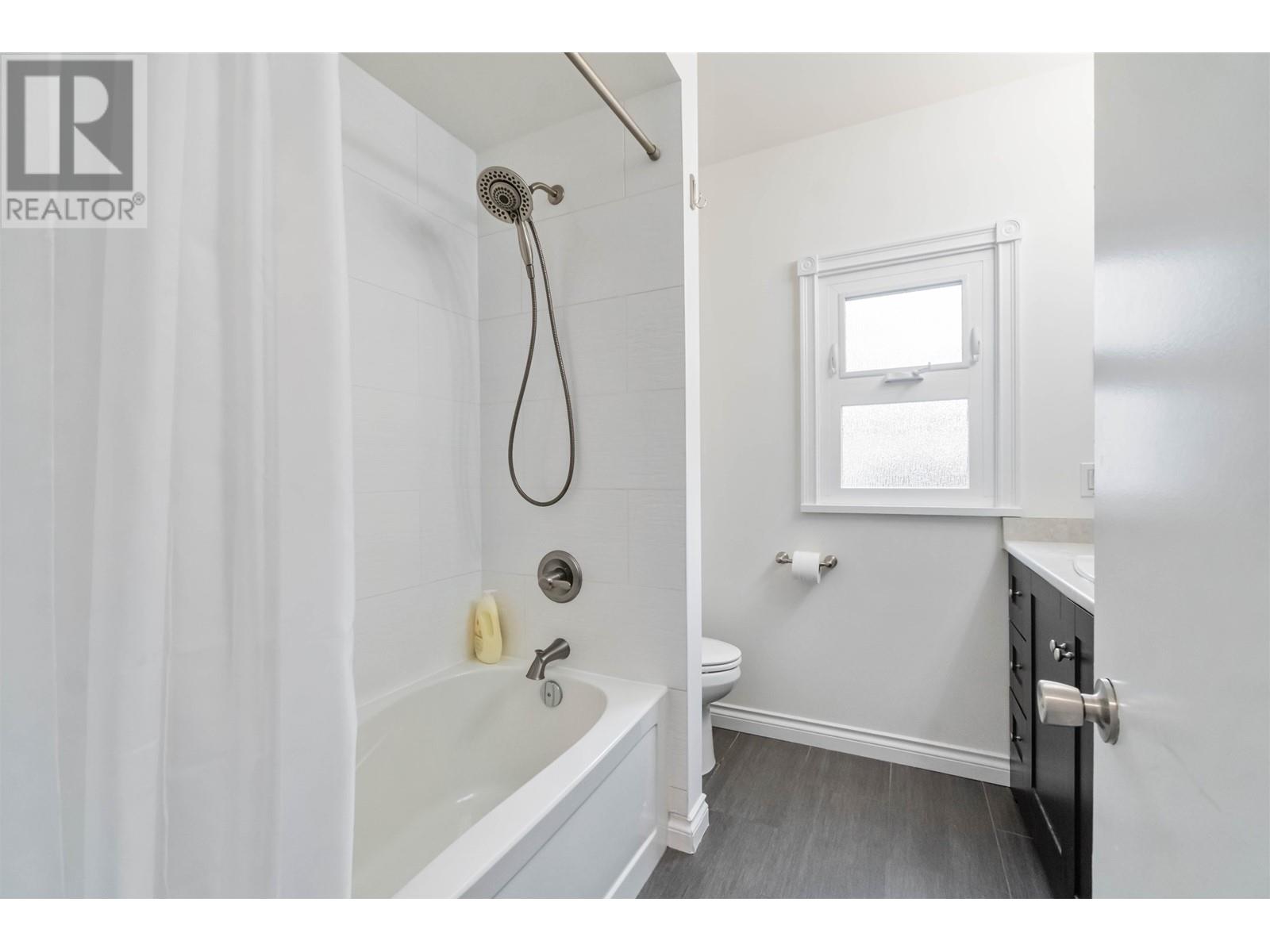 223 Ninth Avenue, New Westminster, British Columbia  V3L 2A2 - Photo 15 - R2938623