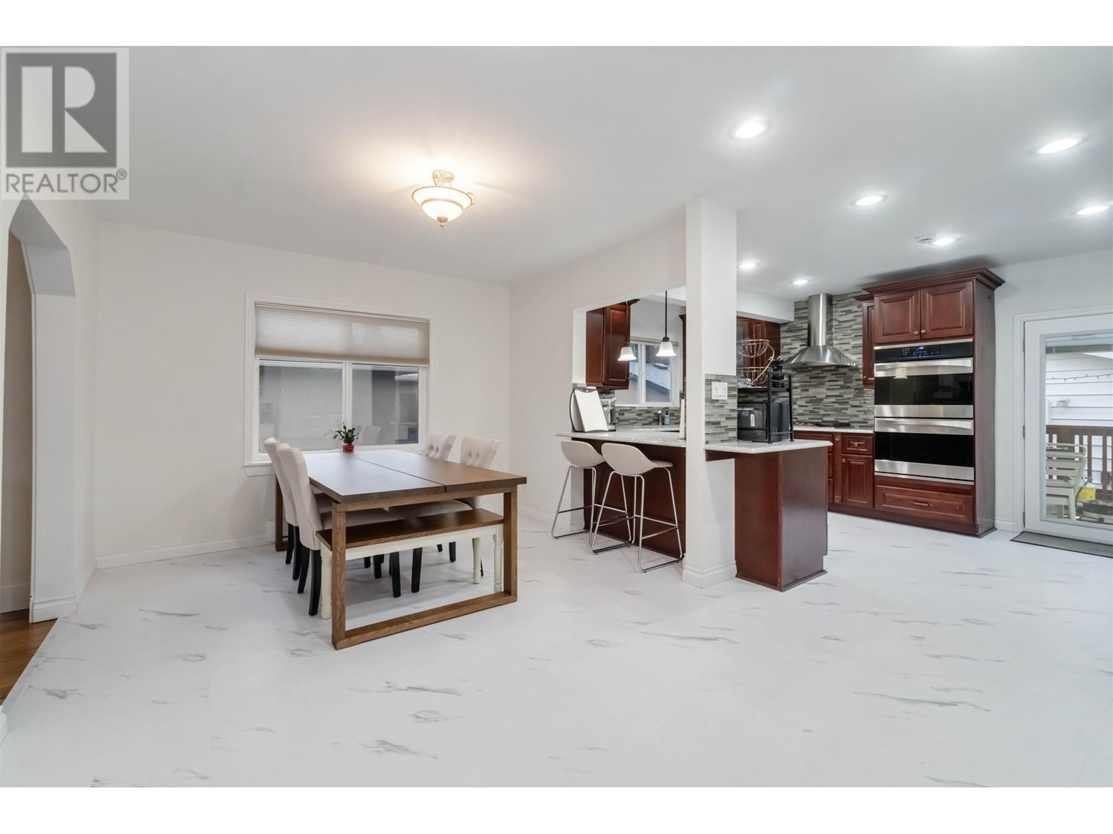 223 Ninth Avenue, New Westminster, British Columbia  V3L 2A2 - Photo 2 - R2938623