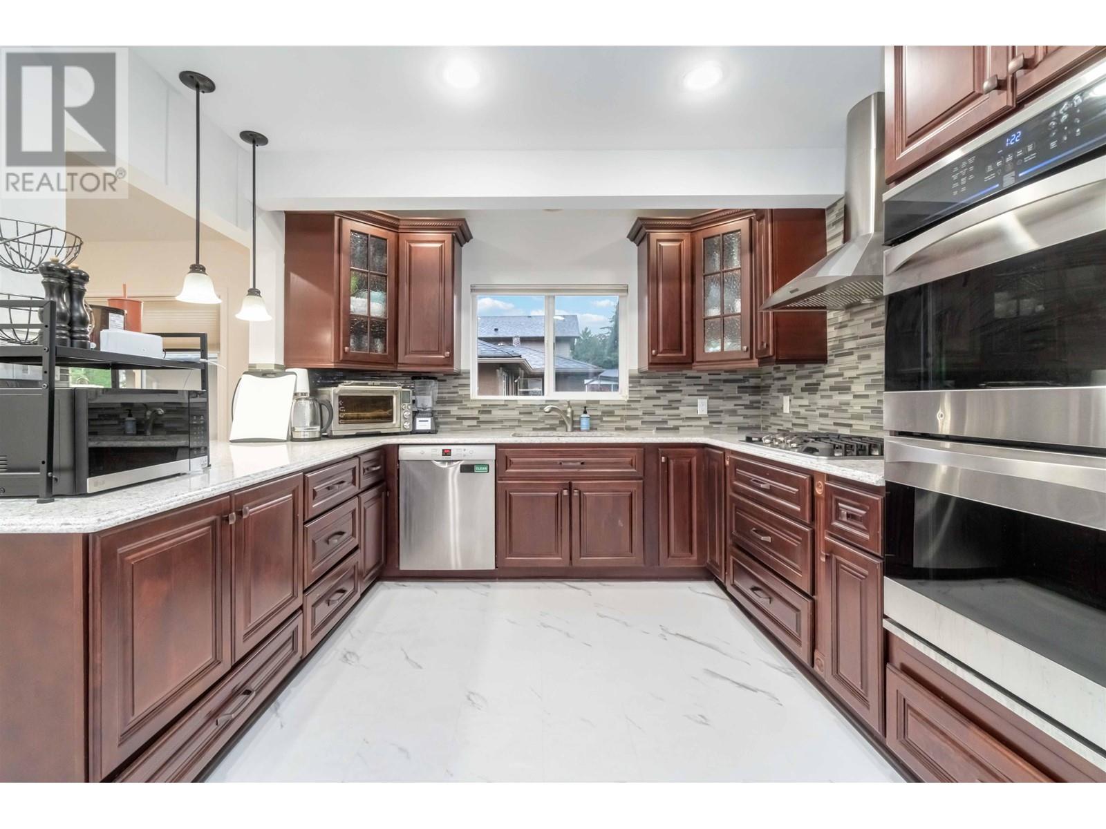 223 Ninth Avenue, New Westminster, British Columbia  V3L 2A2 - Photo 4 - R2938623