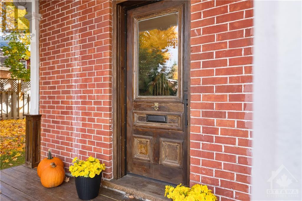 245 John Street N, Arnprior, Ontario K2S 2P3 - Photo 3 - X9523670