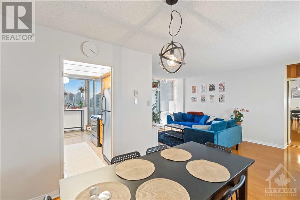 530 LAURIER AVENUE W UNIT#1902 Ottawa