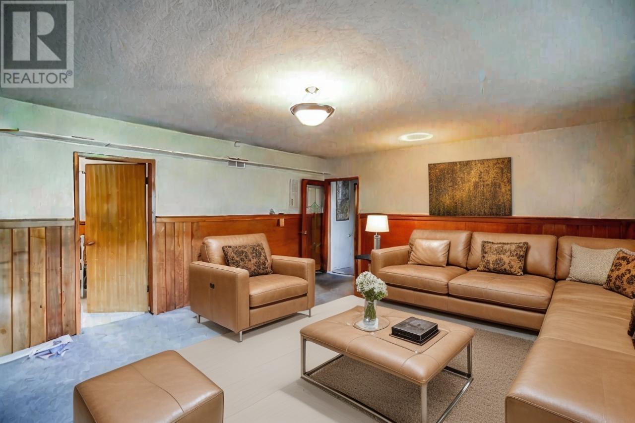 Listing Picture 16 of 20 : 4372 GRETA STREET, Burnaby / 本拿比 - 魯藝地產 Yvonne Lu Group - MLS Medallion Club Member