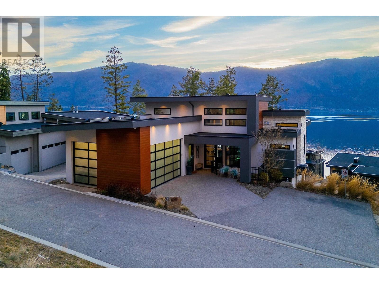 3324 Black Pine Lane, Kelowna, British Columbia