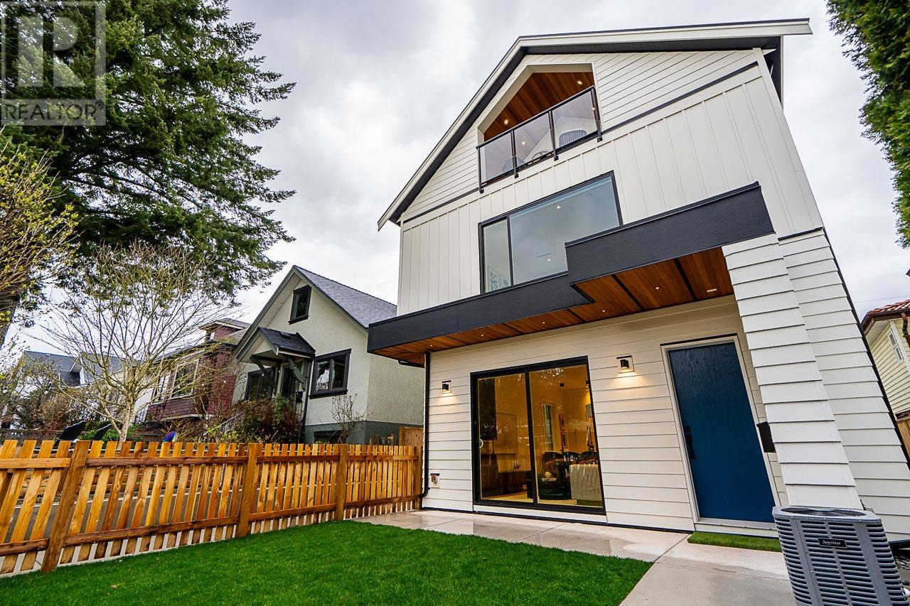2163 William Street, Vancouver, British Columbia  V5L 2S2 - Photo 2 - R2938316