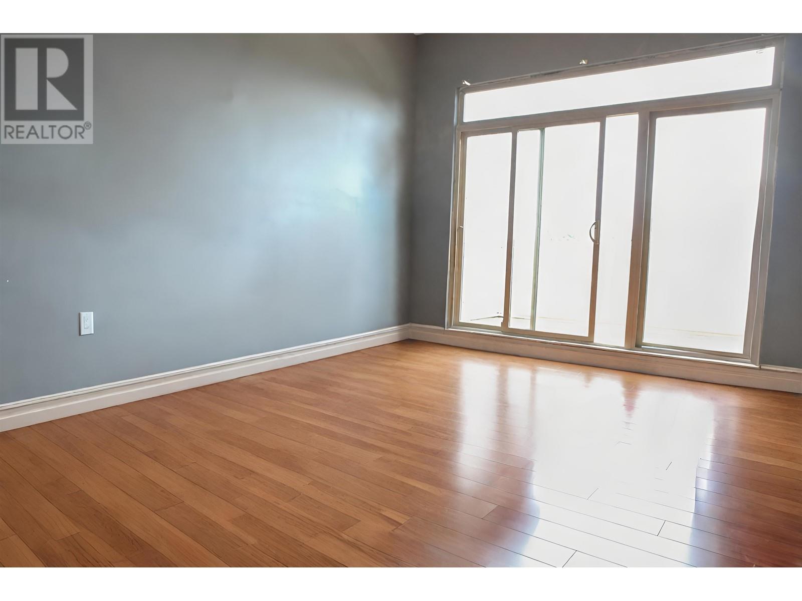 923-925 E Broadway, Vancouver, British Columbia  V5T 1Y3 - Photo 12 - R2938763