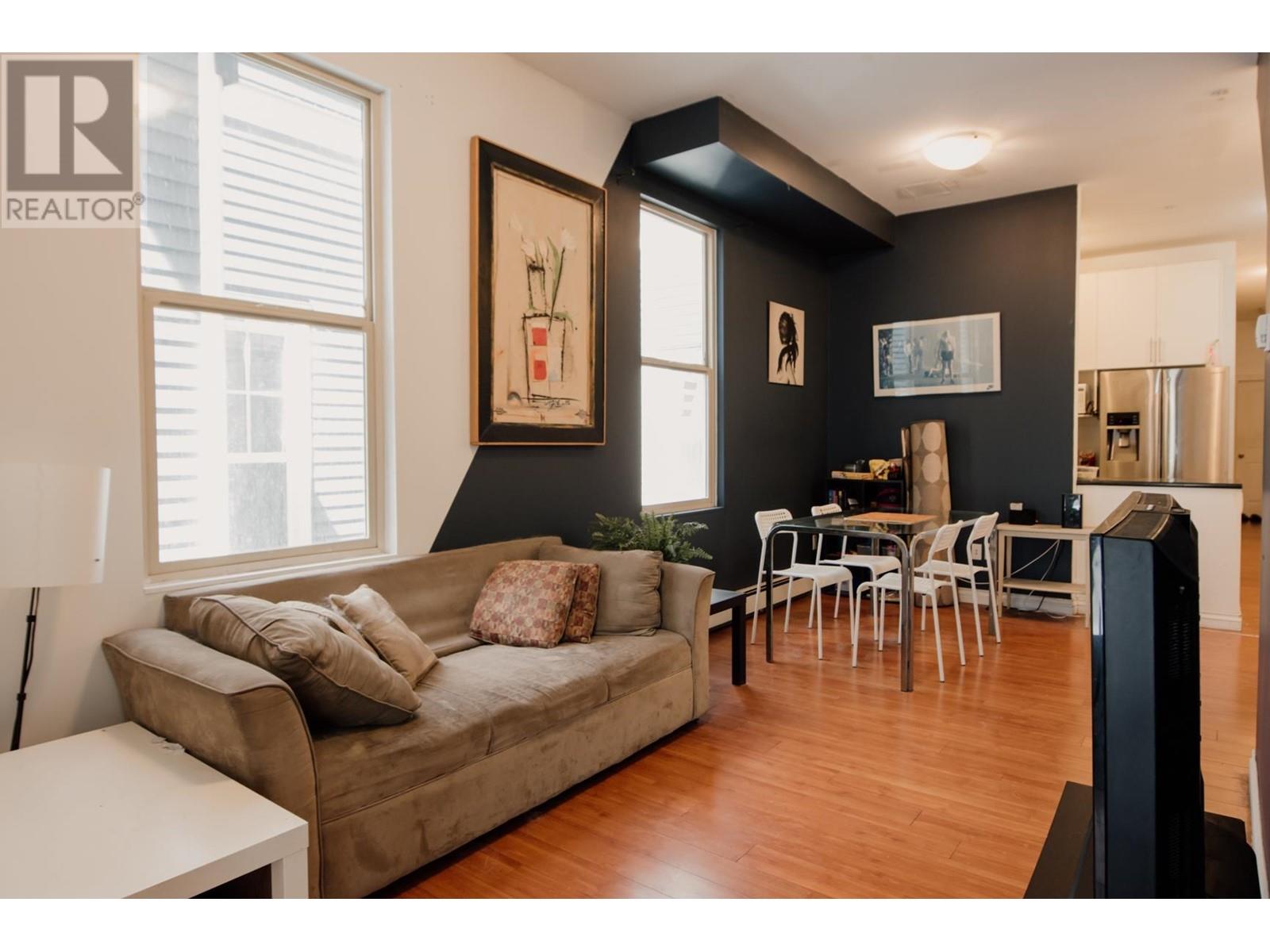 923-925 E Broadway, Vancouver, British Columbia  V5T 1Y3 - Photo 3 - R2938763