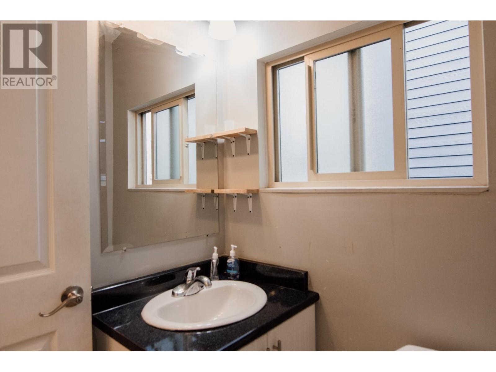 923-925 E Broadway, Vancouver, British Columbia  V5T 1Y3 - Photo 33 - R2938763