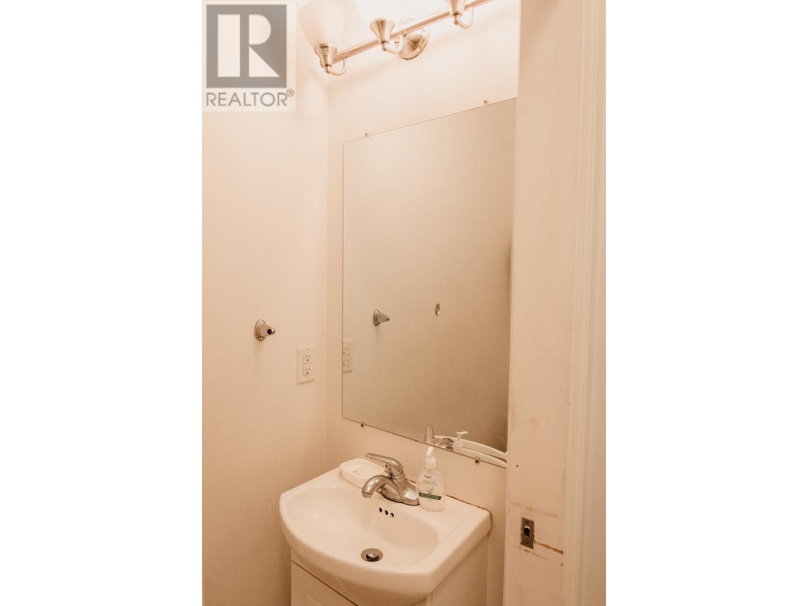 923-925 E Broadway, Vancouver, British Columbia  V5T 1Y3 - Photo 34 - R2938763