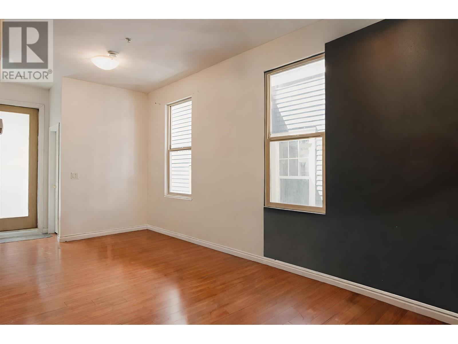 923-925 E Broadway, Vancouver, British Columbia  V5T 1Y3 - Photo 9 - R2938763