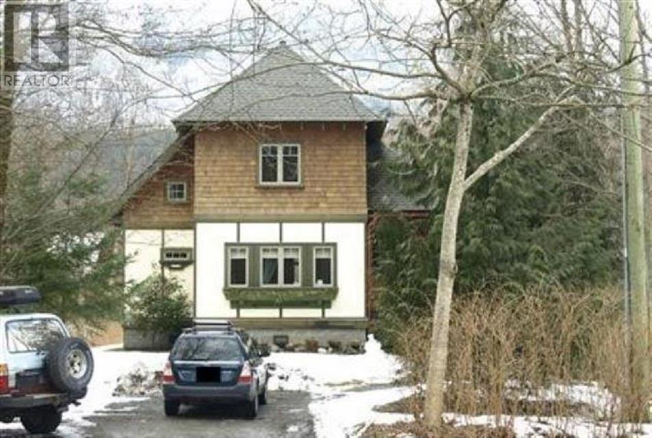 41645 Government Road, Squamish, British Columbia  V0N 1H0 - Photo 1 - C8064006