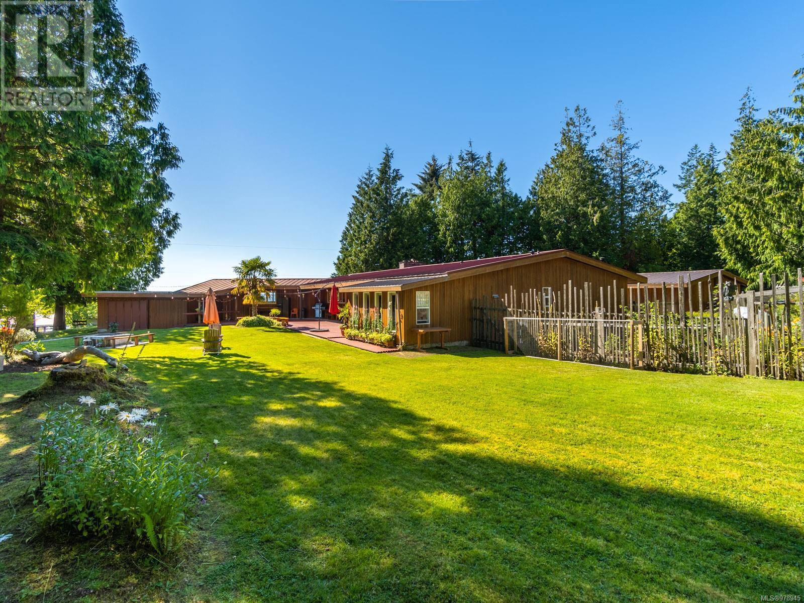 410 17th Ave, Sointula, British Columbia V0N 3E0 - Photo 3 - 978945