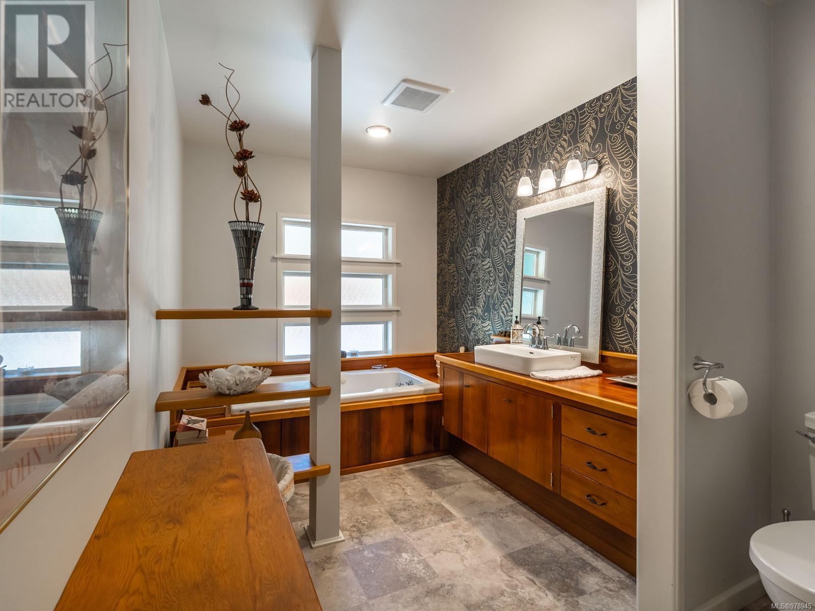 410 17th Ave, Sointula, British Columbia V0N 3E0 - Photo 38 - 978945