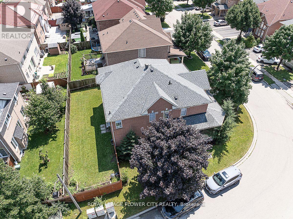 19 Maldives Crescent N, Brampton, Ontario  L6P 1L5 - Photo 39 - W9510707