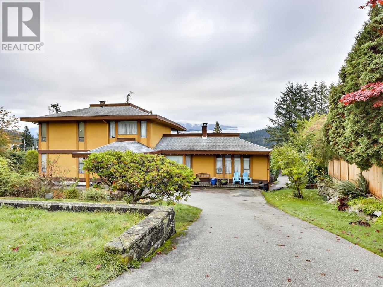 534 Beachview Drive, North Vancouver, British Columbia  V7G 1P9 - Photo 3 - R2938812