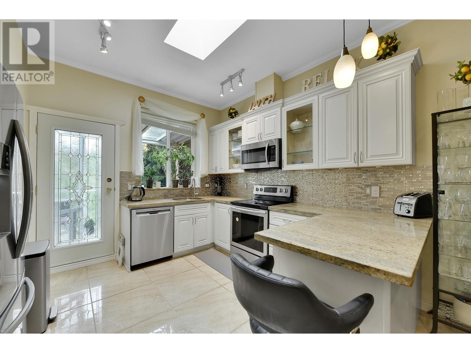 7548 12th Avenue, Burnaby, British Columbia  V3N 2K1 - Photo 10 - R2938837