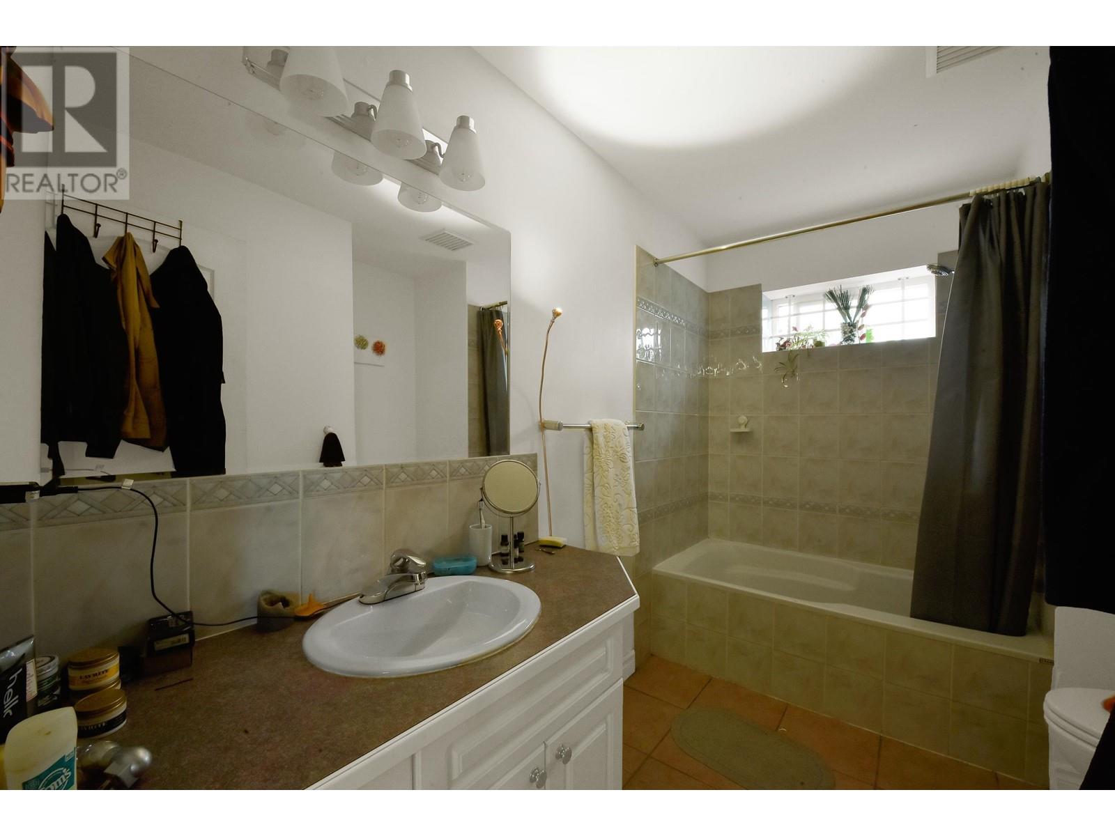 7548 12th Avenue, Burnaby, British Columbia  V3N 2K1 - Photo 28 - R2938837